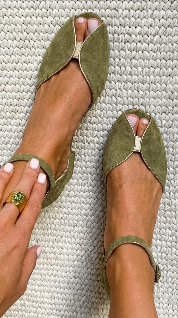 Olivia | Sandalias Verde Salvia Elegante