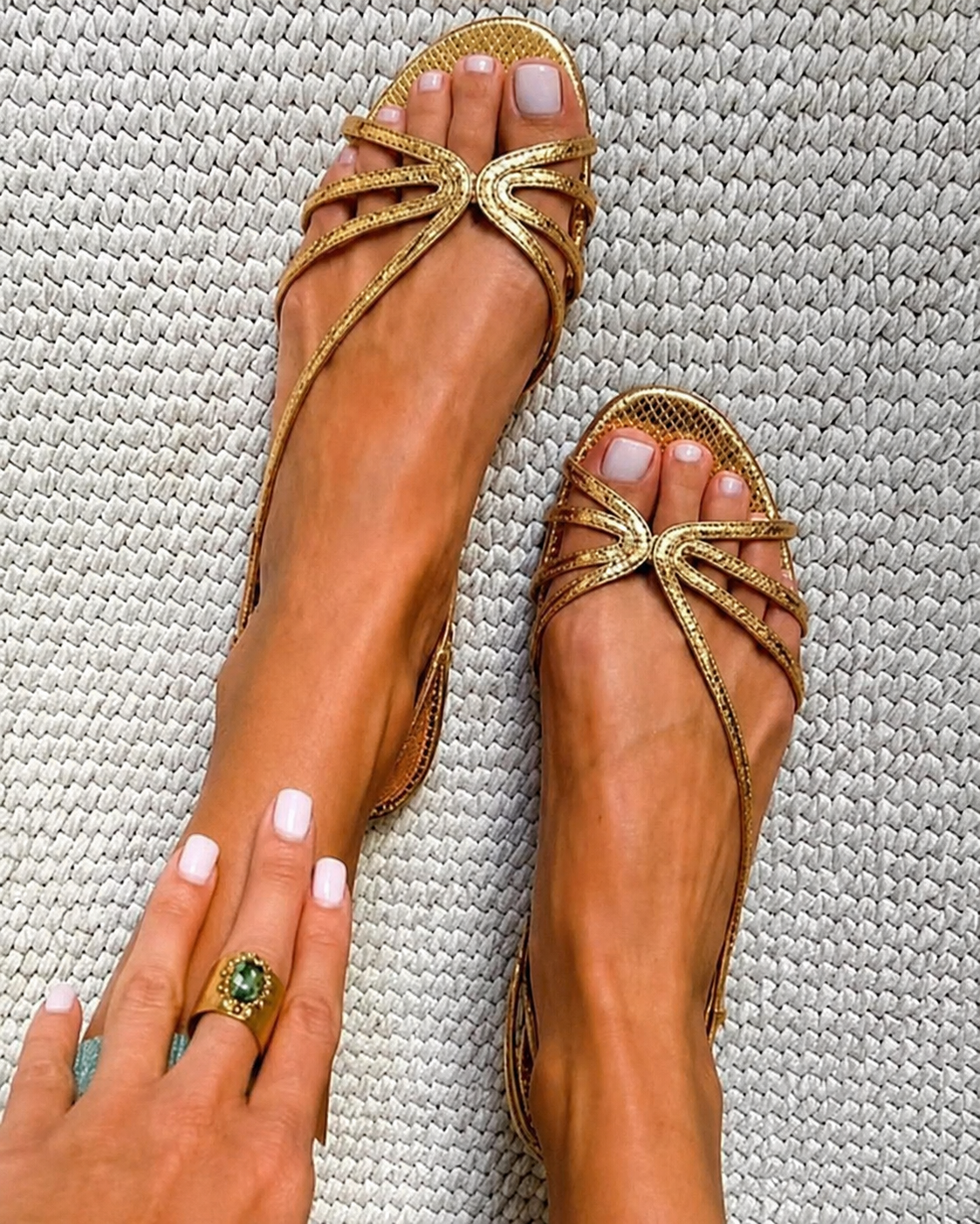 Ginebra | Sandalias Doradas Elegancia Estival