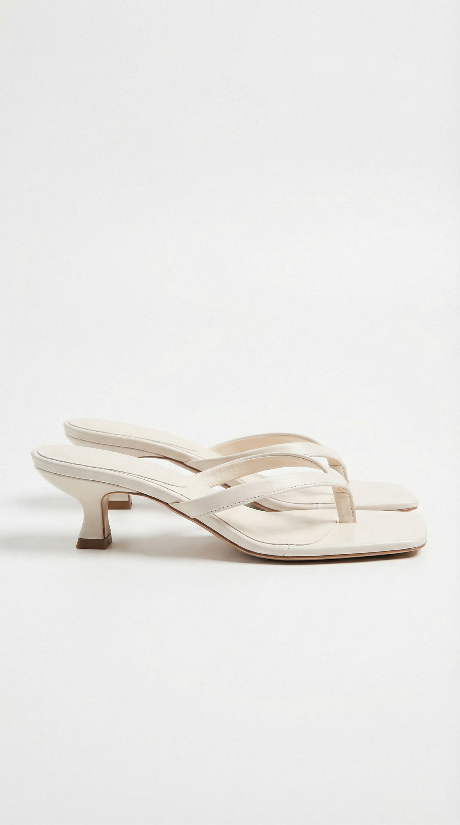 Sandalias Jessica con Tacón Kitten y Diseño de Zehentrenner