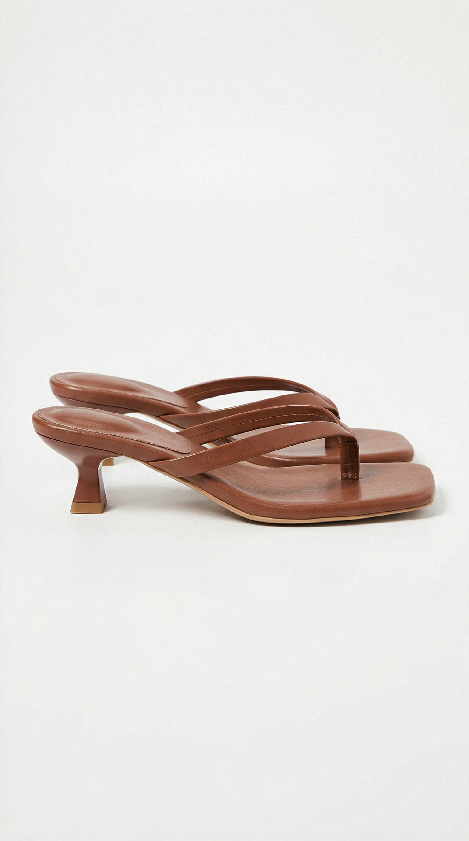 Sandalias Jessica con Tacón Kitten y Diseño de Zehentrenner