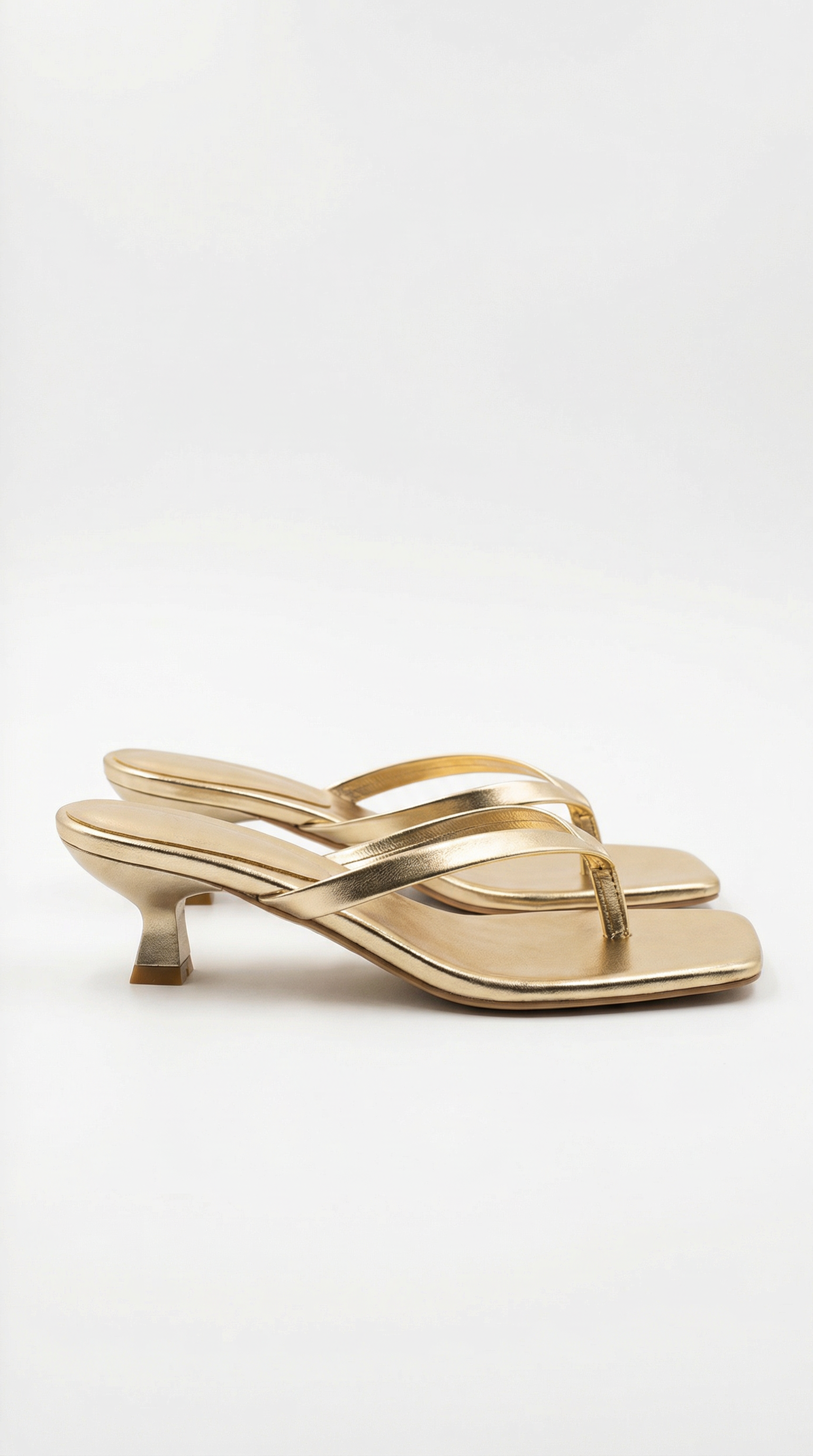 Sandalias Jessica con Tacón Kitten y Diseño de Zehentrenner