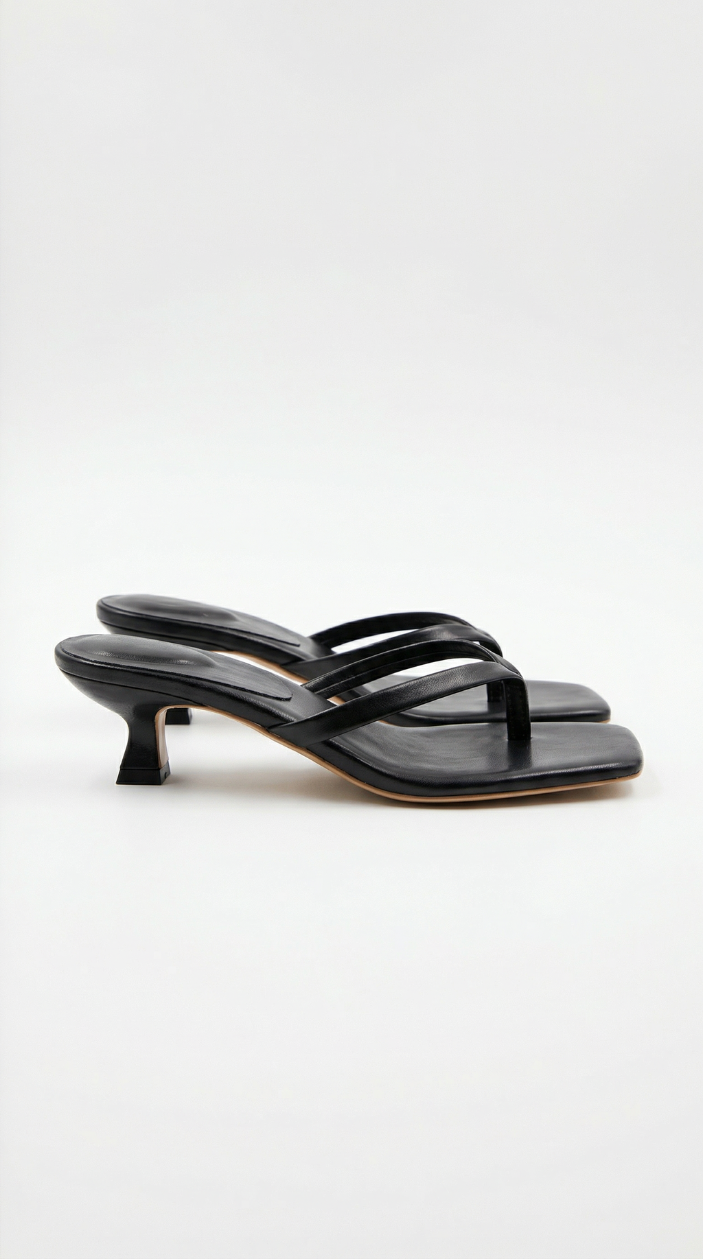 Sandalias Jessica con Tacón Kitten y Diseño de Zehentrenner