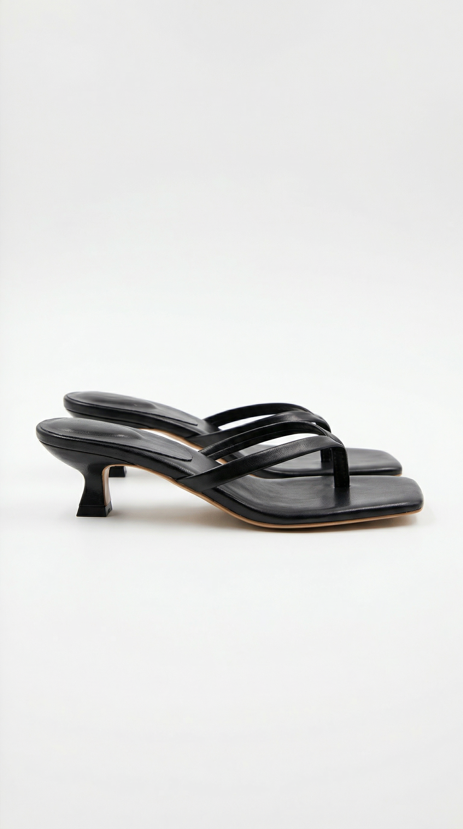Sandalias Jessica con Tacón Kitten y Diseño de Zehentrenner