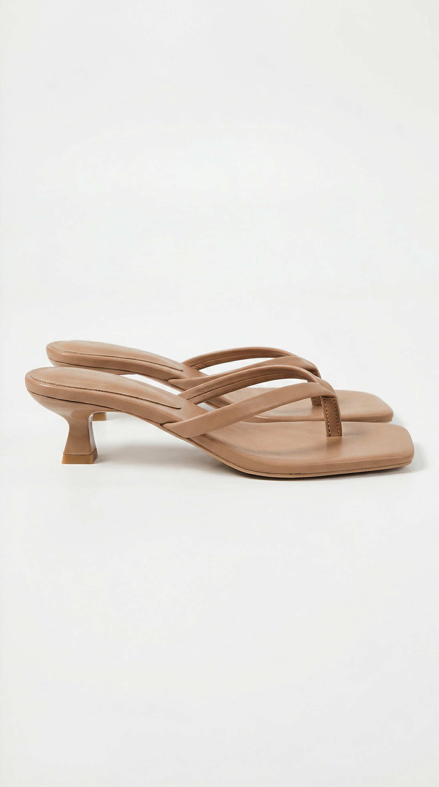 Sandalias Jessica con Tacón Kitten y Diseño de Zehentrenner